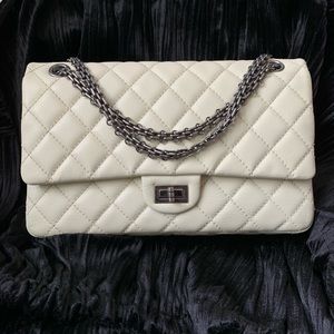 Chanel 2.55 Reissue Flap Bag: 226 in Cream Caviar
